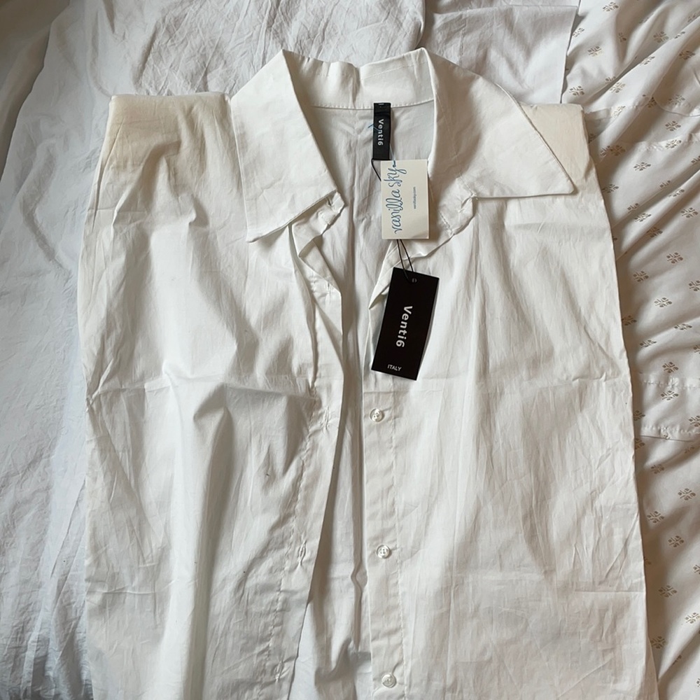 Vanilla ashy white button down shoulder pad top